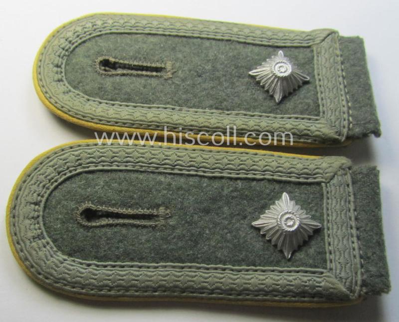 Pair of WH (Heeres) NCO-type (ie. 'M40- o. M43'-pattern) shoulderstraps: 'Feldwebel eines Heeres Nachrichten-Abtgs.'