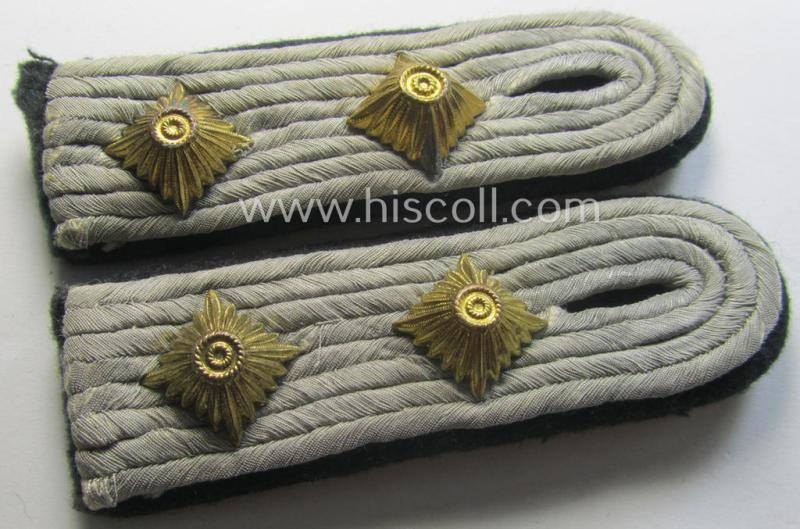 Pair of WH (Heeres) officers'-type shoulderboards: 'Hauptmann eines Pionier-Batallions o. Abts.'