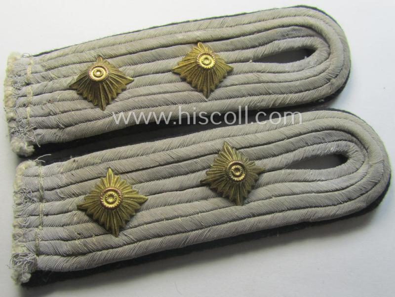 Pair of WH (Heeres) officers'-type shoulderboards: 'Hauptmann eines Pionier-Batallions o. Abts.'