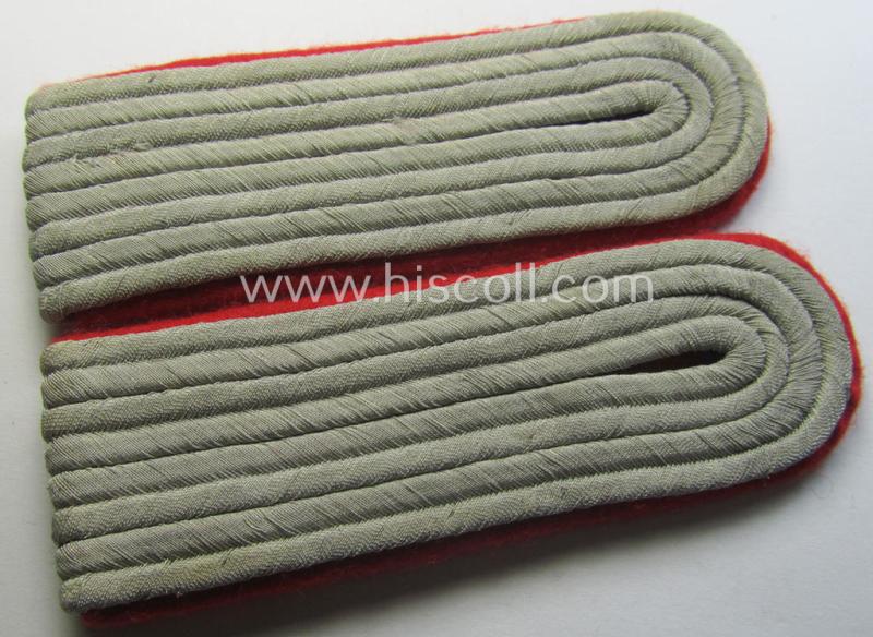 Pair of WH (Heeres) officers'-type shoulderboards: 'Leutnant eines (Sturm)Artillerie-Rgts. o. Abtgs.'