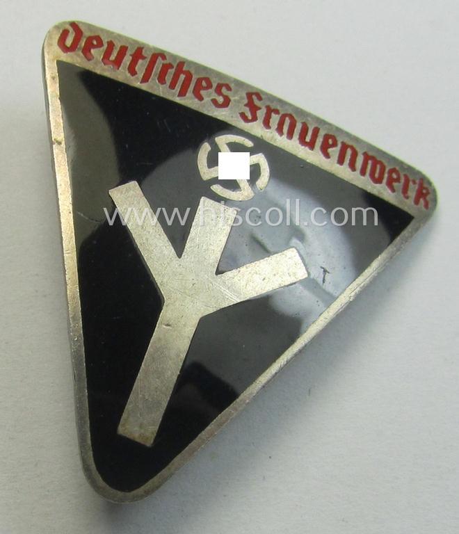 'NS-Frauenschaft'-membership-badge (ie. 'Mitgliedsabzeichen') being a (typical) 3-cms.-sized example of the eight pattern that shows an: 'RzM M1/72'-designation