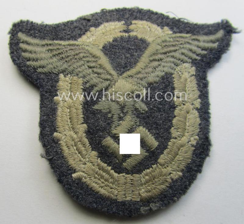 WH (Luftwaffe) 'Flugzeugführerabzeichen in Stoff' or: pilots'-badge) that is nicely machine-embroidered and being of the so-called: 'padded version'