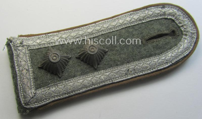 Single, WH (Heeres) NCO-type shoulderstrap: 'O.Fwbl. u. Mitglied des Krads.btle. der Pz.Div. u. Inf.Div. (mot)'