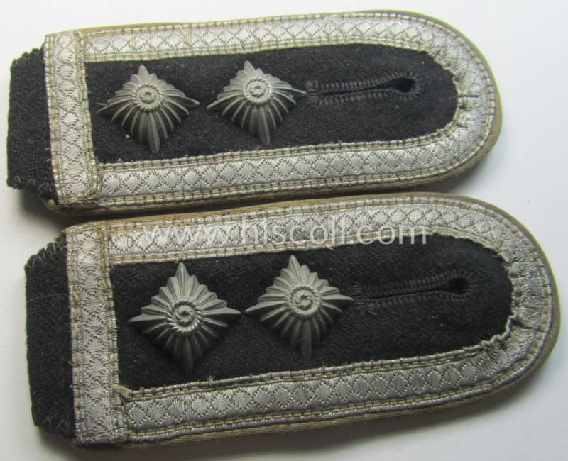 Pair of Waffen-SS NCO-type shoulderstraps as was intended for usage by a: 'Hauptscharführer' who served within the: 'Waffen-SS Infanterie-Truppen'