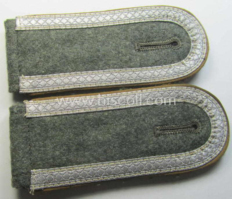 Pair of WH (Heeres) NCO-type shoulderstraps: 'Uffz. der Kradschützenbtle. der Pz.Div. u. Inf.Div. (mot)'