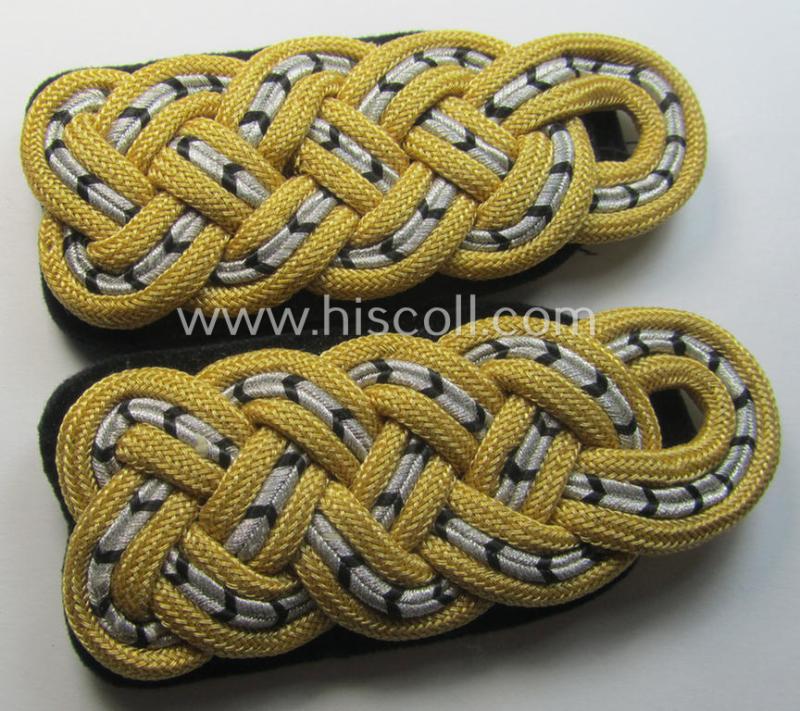 Pair of RAD- (ie. 'Reichsarbeitsdienst') general-officers'-type shoulderboards (of the 3rd pattern) as intended for a high-ranked RAD-general-officer ('höhere Führer o. Generalarbeitsführer')