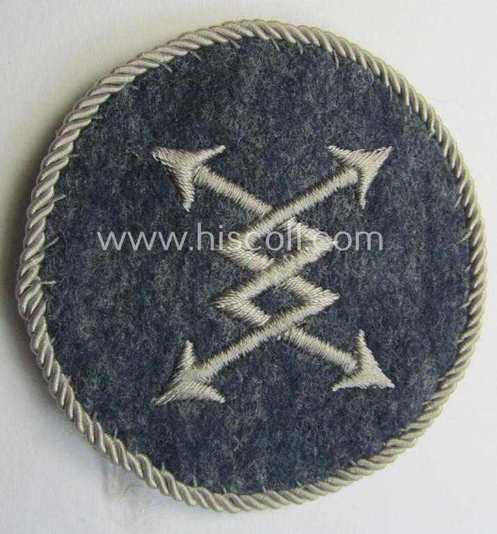 WH (Luftwaffe) machine-embroidered, trade- ie. special-career-patch (ie. 'Tätigkeitsabzeichen') having a silverish-grey-toned 'Kordel' attached as was intended for: 'LW-Fernsprech-Uffz.'