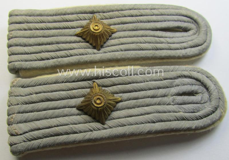 Pair of WH (Heeres) officers'-type shoulderboards: 'Oberleutnant eines Infanterie-Rgts.'