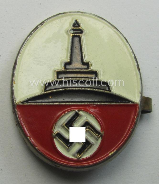 Tin-based- and/or: bright-golden-coloured ie. painted, visor-cap-badge depicting the 'Kyfhäuser'-monument and 'swastika'-device