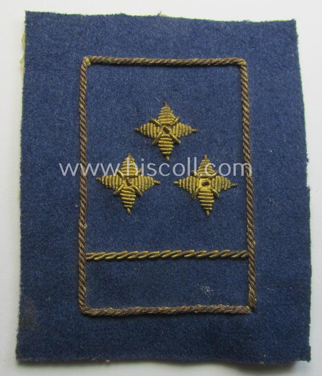 Single, - typically Dutch-produced! - example of an NJS- (or: 'Nationale Jeugdstorm'-) related collar-patch (ie. 'Kraagspiegel') as intended for an: 'Opperhopman'