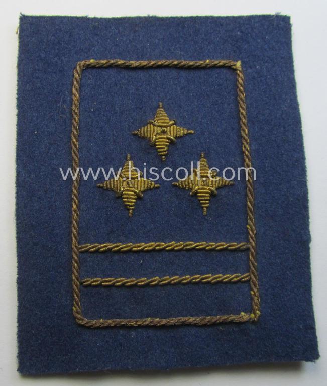 Single, - typically Dutch-produced! - example of an NJS- (or: 'Nationale Jeugdstorm'-) related collar-patch (ie. 'Kraagspiegel') as intended for a: 'Hoofdhopman'