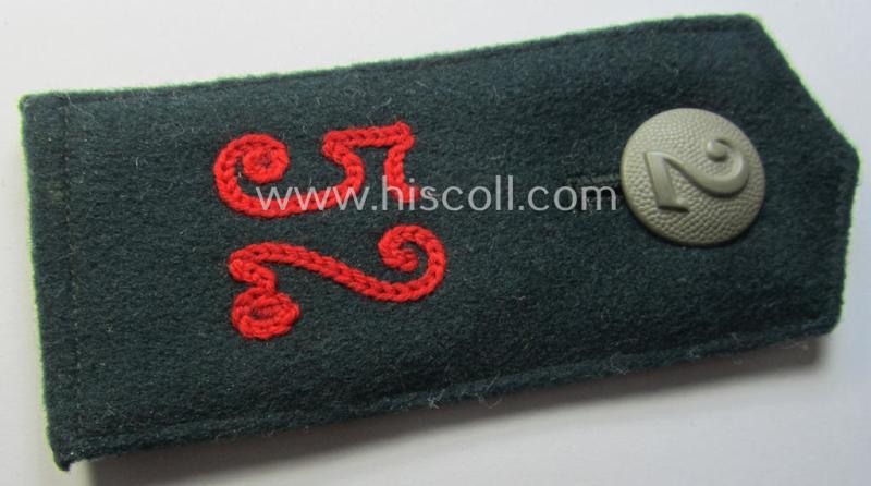Single, WH (Heeres) EM-type 'cyphered' shoulderstrap: 'Soldat des Artillerie-Regiments 52'