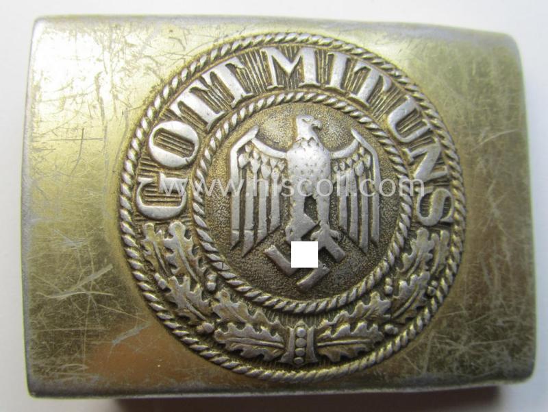 WH (Kriegsmarine) bright-golden-toned- and/or aluminium-based belt-buckle (being an unmarked example that comes in a moderately used condition)