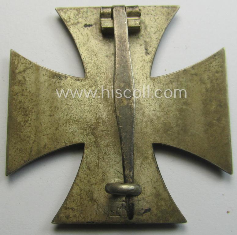 'Eisernes Kreuz 1. Klasse' (or: Iron Cross 1st class) being a neatly maker- (ie. 'L/11'-) marked example as was produced by the (desirable!) 'Hersteller' (ie. maker): 'Wilhelm Deumer'