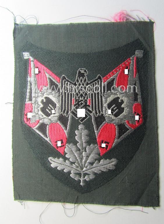 WH (Heeres), flat-wire- (ie. 'BeVo'-) woven: 'Ärmelabzeichen für Fahnenträger' as was intended for a soldier ie. NCO who served within a: 'Panzer- o. Panzerjäger-Rgts.'