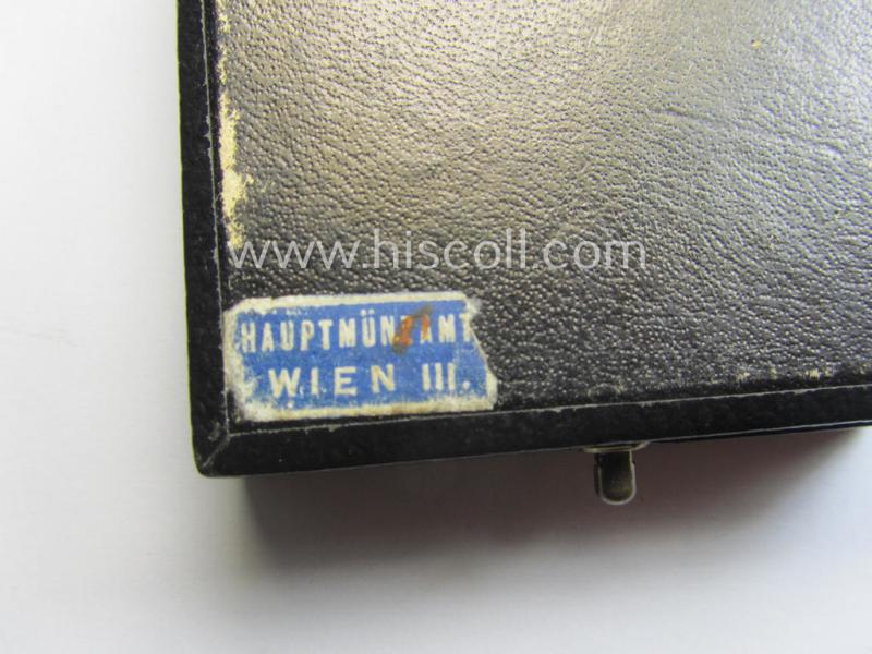 'Verwundeten-Abzeichen in Gold' being a maker- (ie. '30'-) marked- and typical 'Buntmetall'-based 'flat-pinned'-example that comes stored in its maker- (ie. 'Hauptmünzamt - Wien'-) marked- and period etui