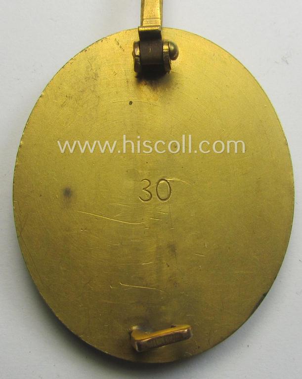 'Verwundeten-Abzeichen in Gold' being a maker- (ie. '30'-) marked- and typical 'Buntmetall'-based 'flat-pinned'-example that comes stored in its maker- (ie. 'Hauptmünzamt - Wien'-) marked- and period etui