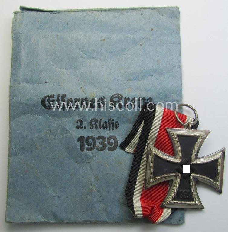 'Eisernes Kreuz II. Klasse' being a non-maker-marked example by the maker (ie. 'Hersteller'): 'Walter & Henlein' that comes stored in its period, 'Zellstoff'-based pouch