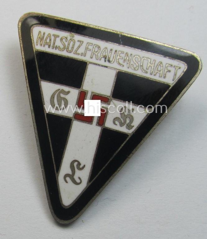 'NS-Frauenschaft'- (ie. NSF-) membership-badge (ie. 'Mitgliedsabzeichen') as was specifically intended for a: 'Frauenschaftsleiterin der Kreisleitung' (that shows an: 'RzM M1/72'-designation)