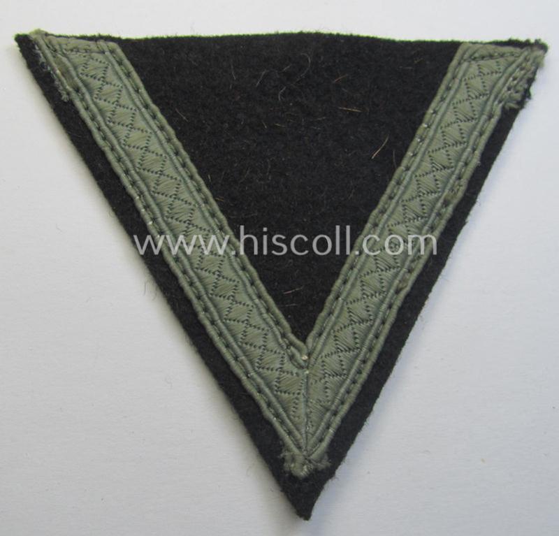 Waffen-SS- (ie. Heeres Panzer-) type 'Armwinkel' (or: rank-chevron) as executed on black-coloured wool as was intended for an: 'SS-Mann' (ie. 'Gefreiter')