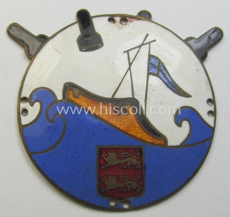 WH (Kriegsmarine) semi-official- and neatly enamelled so-called: side-cap-badge (ie. 'Schiffchenabzeichen') as was (I deem) intended for usage by members serving with the: '2. Vorpostenflottille - Abschnitt Kanal'