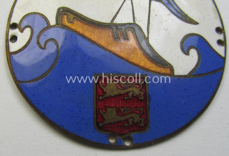 WH (Kriegsmarine) semi-official- and neatly enamelled so-called: side-cap-badge (ie. 'Schiffchenabzeichen') as was (I deem) intended for usage by members serving with the: '2. Vorpostenflottille - Abschnitt Kanal'