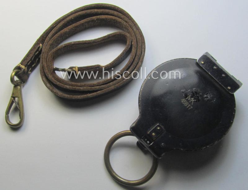 'Standard-issue'-pattern, black-coloured and/or copper-based WH-compass (ie. 'Marschkompass') which is nicely 'MK'-marked and/or individually numbered: '45817' and that came mounted onto its period 'Fangschnur'