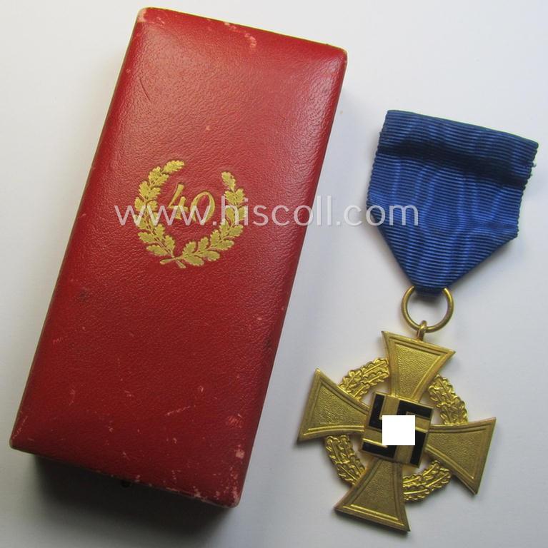 'Treuedienst Ehrenzeichen 1. Klasse' in its maker- (ie. 'Deschler'-) marked etui