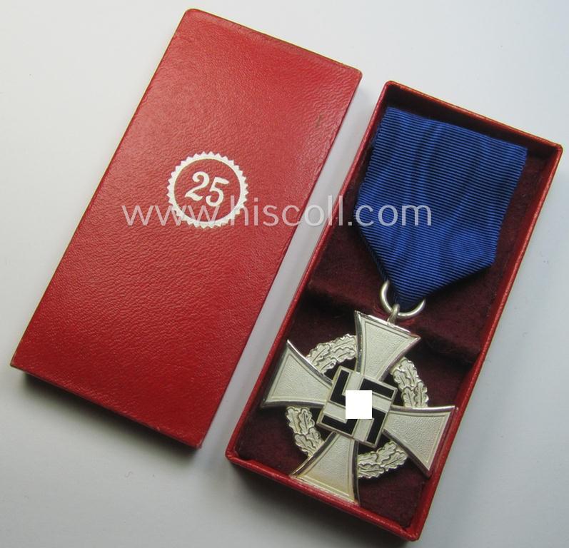 'Treuedienst Ehrenzeichen 2. Klasse' with its two-pieced etui