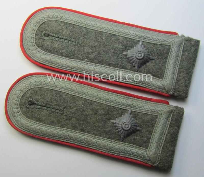 Pair of WH (Heeres) NCO-type shoulderstraps: 'Wachtmeister eines (Sturm)Art.-Abts. o. Rgts.'