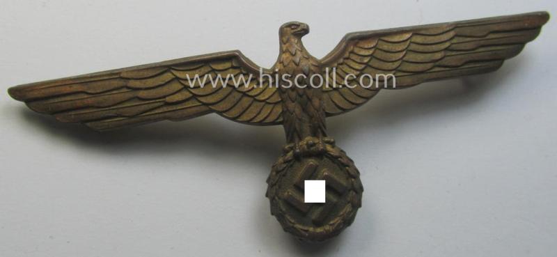 WH (Kriegsmarine) somewhat darker golden-toned breast-eagle as intended for usage onto the white-coloured, naval-type summer tunics ('Brustadler für Sommerrock der Kriegsmarine')