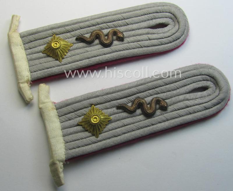 WH (Heeres), 'cyphered' officers'-type shoulderboard-pair (that comes mounted on its unsually seen: 'Auf der Steg'-mounting!) as was intended for an: 'Oberleutnant einer Veterinär-Abtlgs.'