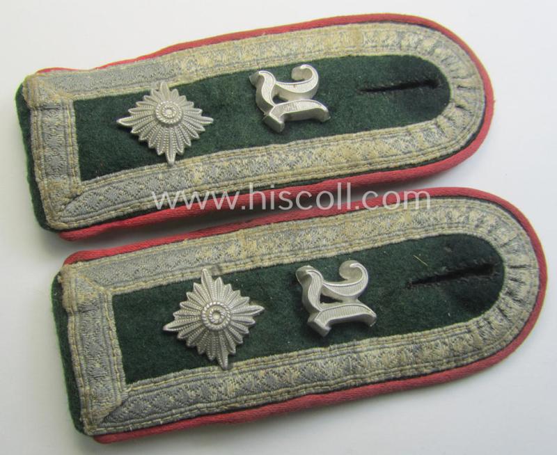 Pair of WH (Heeres) 'privately-purchased'-pattern, NCO-type 'cyphered' shoulderstraps: 'Feldwebel eines Pz-Aufkl.-Abtlgs.'