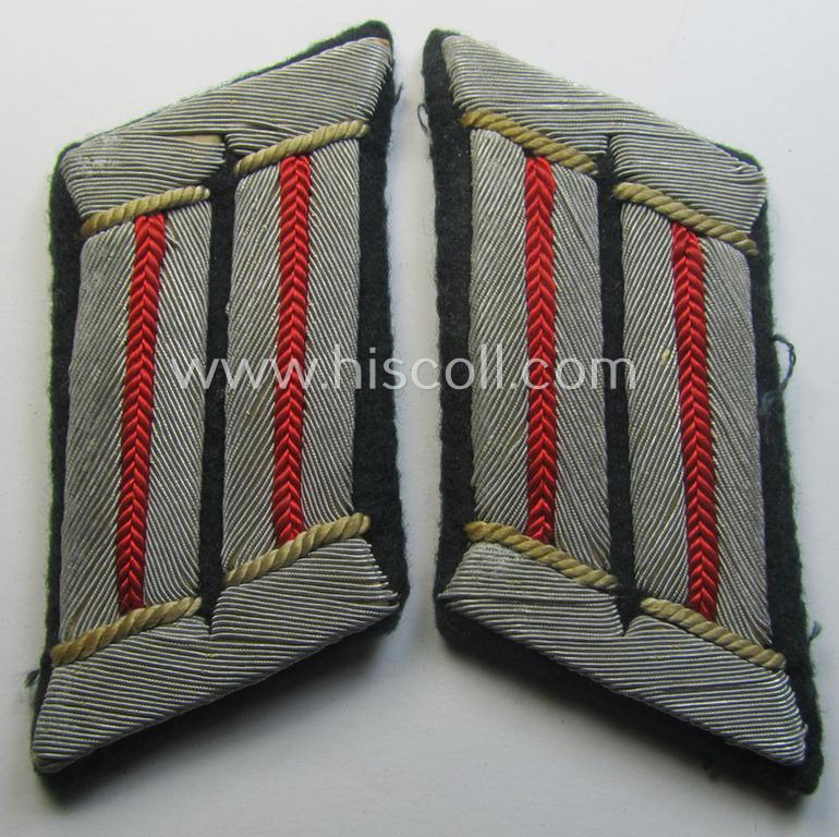Moderately used - and fully matching! - pair of WH (Heeres) officers'-type collar-tabs, as was piped in the bright-red-coloured branchcolour as was intended for usage by an: 'Offizier der (Sturm)Artillerie-Truppen'