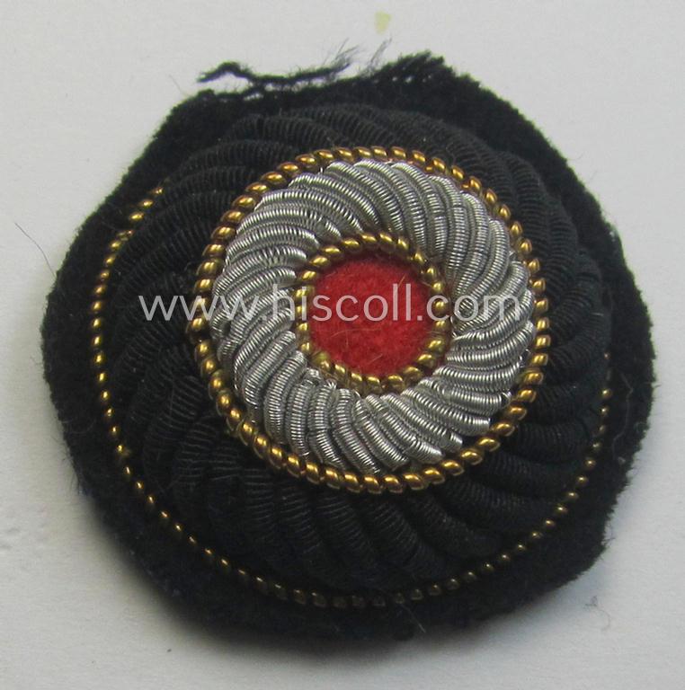 WH (Heeres o. Luftwaffe) general-officers'-pattern side-cap-cocarde (ie. 'Mützenkokarde für Generals-Offiziers-Schiffchen') that comes in a simply never used- (ie. 'virtually mint ie. unissued'), condition