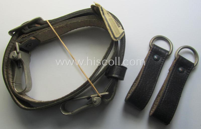 'HJ' ('Hitlerjugend') ie. 'BDM' (or: 'Bund Deutscher Mädel') so-called: 'Schulterriemen' still retaining its period 'RzM-etiket' (and that comes with both its period, leather-based D-rings ie. 'Laschen')