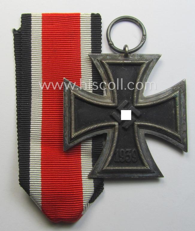 'EKII. Klasse' being a maker- (ie. '25'-) marked example that comes together with its confectioned ribbon (ie. 'Bandabschnitt') by the maker (ie. 'Hersteller'): 'AG der Graveur-, Gold- und Silberschmiede-Innungen'