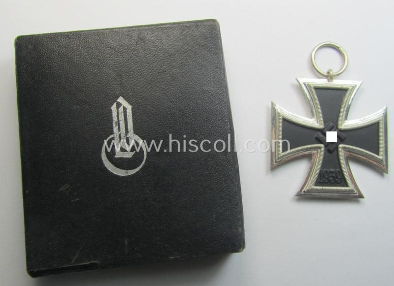 'Eisernes Kreuz II. Klasse' being a maker- (ie. 'L/11'-) marked example by the maker (ie. 'Hersteller'): 'Wilhelm Deumer' and that came stored in its (rarely seen!) 'LDO'-etui ie. box