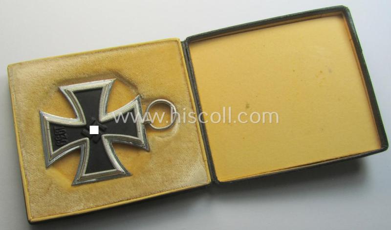 'Eisernes Kreuz II. Klasse' being a maker- (ie. 'L/11'-) marked example by the maker (ie. 'Hersteller'): 'Wilhelm Deumer' and that came stored in its (rarely seen!) 'LDO'-etui ie. box