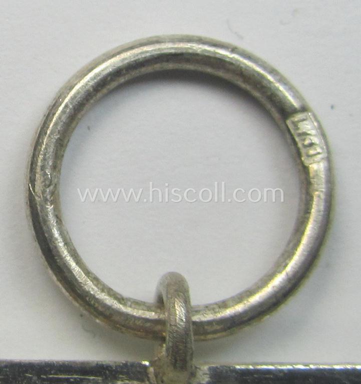 'Eisernes Kreuz II. Klasse' being a maker- (ie. 'L/11'-) marked example by the maker (ie. 'Hersteller'): 'Wilhelm Deumer' and that came stored in its (rarely seen!) 'LDO'-etui ie. box