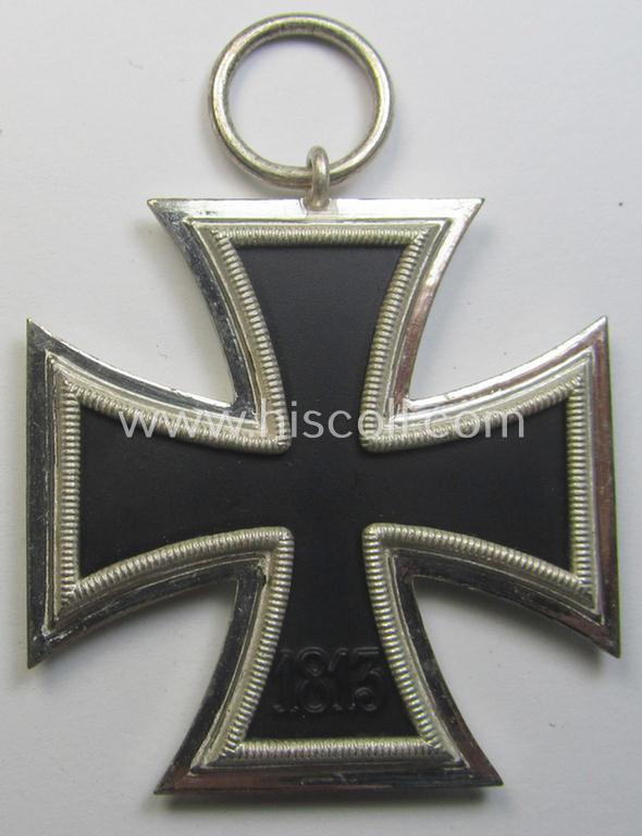 'Eisernes Kreuz II. Klasse' being a maker- (ie. 'L/11'-) marked example by the maker (ie. 'Hersteller'): 'Wilhelm Deumer' and that came stored in its (rarely seen!) 'LDO'-etui ie. box