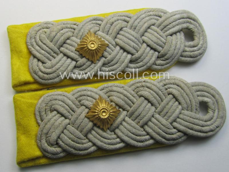 Pair of WH (Heeres) officers'-pattern shoulderboards as piped in bright-yellow as intended for an: 'Oberstleutnant eines Nachrichten-Abtlgs.'