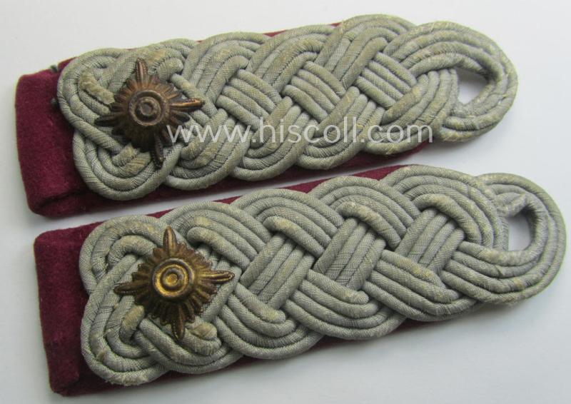 Pair of WH (Heeres) officers'-pattern shoulderboards as piped in the neat darker-purple-red- (ie. 'bordeaux-roter'-) coloured branchcolour: 'Oberstleutnant u. Mitglied der (Nebel)Werfer-Trpn.'
