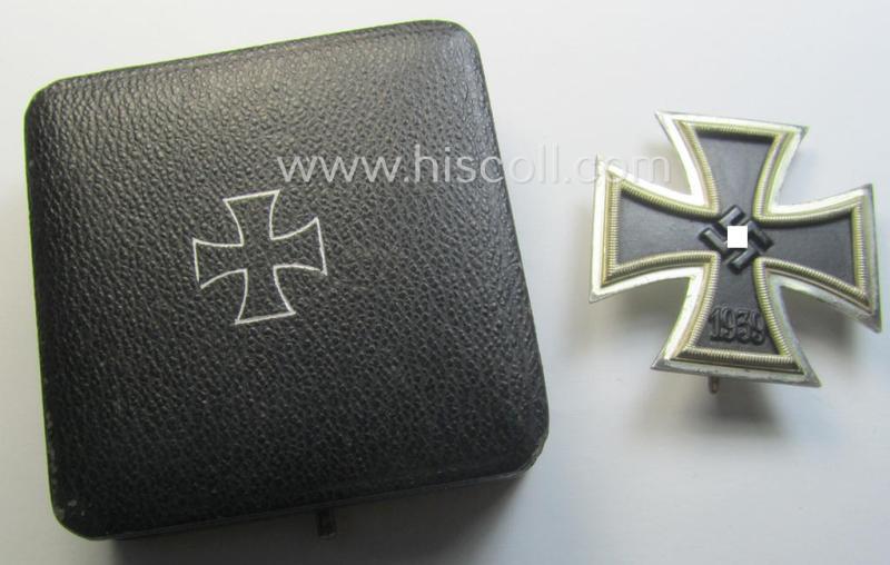 'Eisernes Kreuz 1. Klasse' (ie. Iron Cross 1st class) being an (I deem) early-war-period produced- and '26'-marked (ie. by: 'B.H. Mayer's Kunstprägeanstalt'-produced) example and that comes complete in its specific etui