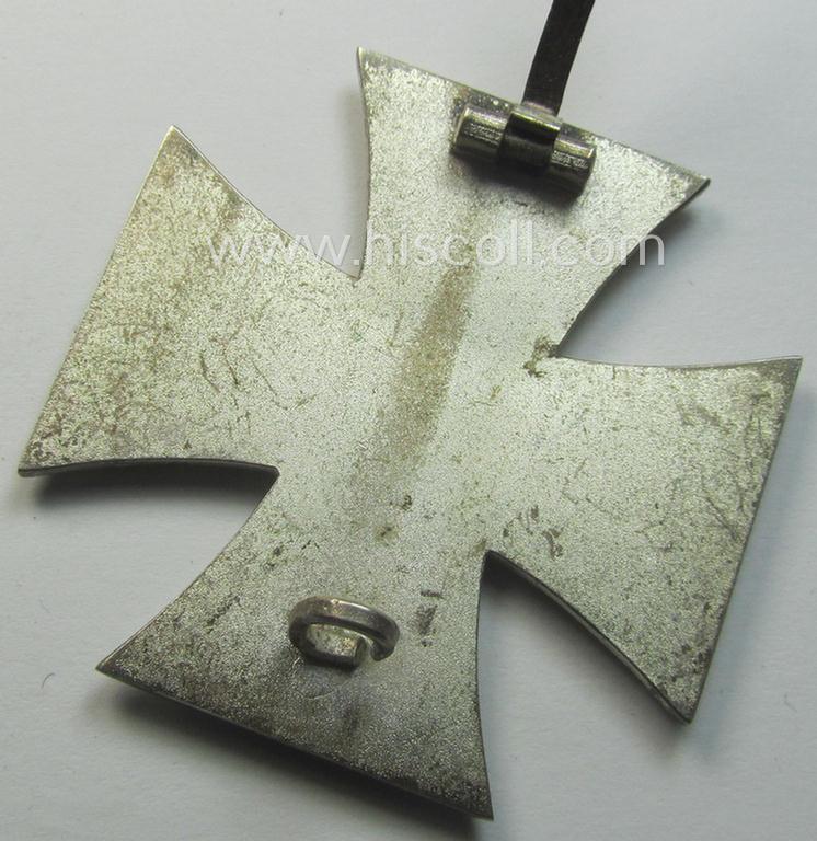 'Eisernes Kreuz 1. Klasse' (ie. Iron Cross 1st class) being an (I deem) early-war-period produced- and '26'-marked (ie. by: 'B.H. Mayer's Kunstprägeanstalt'-produced) example and that comes complete in its specific etui