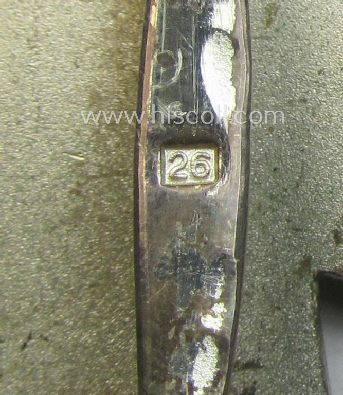 'Eisernes Kreuz 1. Klasse' (ie. Iron Cross 1st class) being an (I deem) early-war-period produced- and '26'-marked (ie. by: 'B.H. Mayer's Kunstprägeanstalt'-produced) example and that comes complete in its specific etui