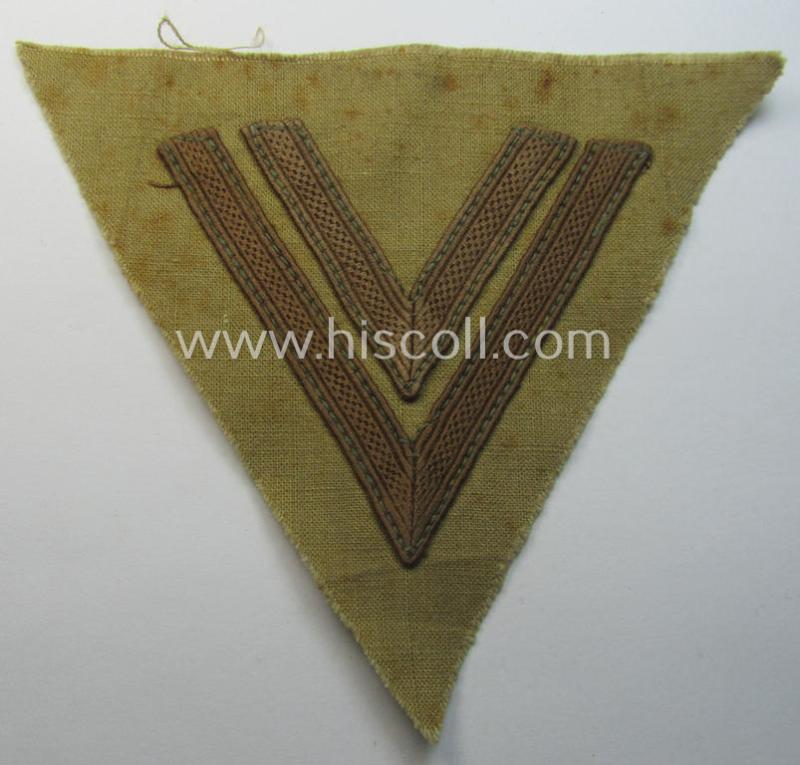 WH (Luftwaffe) tropical-styled, 'Armwinkel' (or: arm-chevron) as executed on typical beige- ie. tan-coloured linnen as was specifically intended for usage by a soldier with the rank of an: 'Obergefreiter'