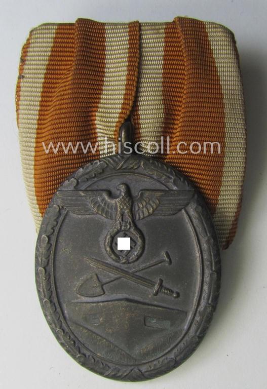Single-pieced, non-detachable WH medal-bar (ie. 'Orden- o. Einzelspange') showing a: 'Deutsches Schutzwall Ehrenzeichen' (aka: 'Westwall'-medal)