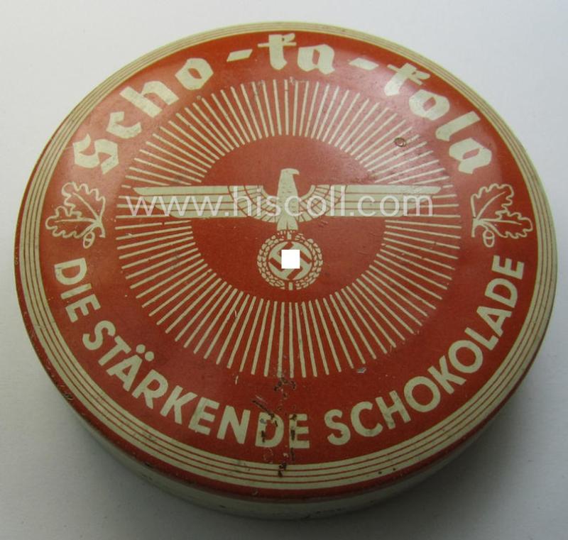 WH (emergency) chocolate ration-tin of the make: 'Scho-ka-kola' - 'Wehrmacht-Packung' being of the desirable 'variant'-pattern showing the 'Reichsadler'-sign on its front and that comes in an overall very nice condition