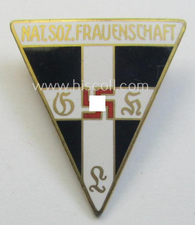'NS-Frauenschaft'-membership-badge (ie. 'Mitgliedsabzeichen') being a medium- (ie. 27-mm.-) sized example of the fourth pattern that shows a clearly present: 'RzM M1/13'-makers'-designation